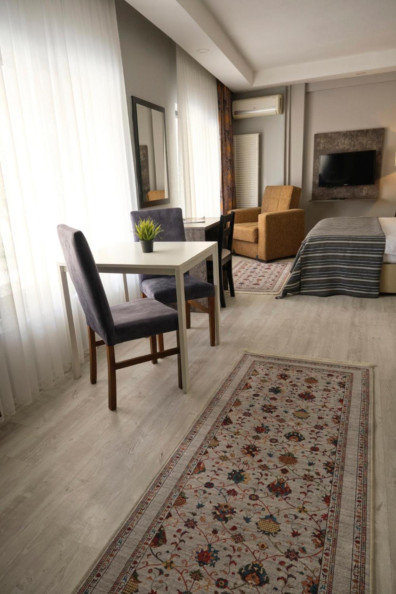 The Breeze 3*