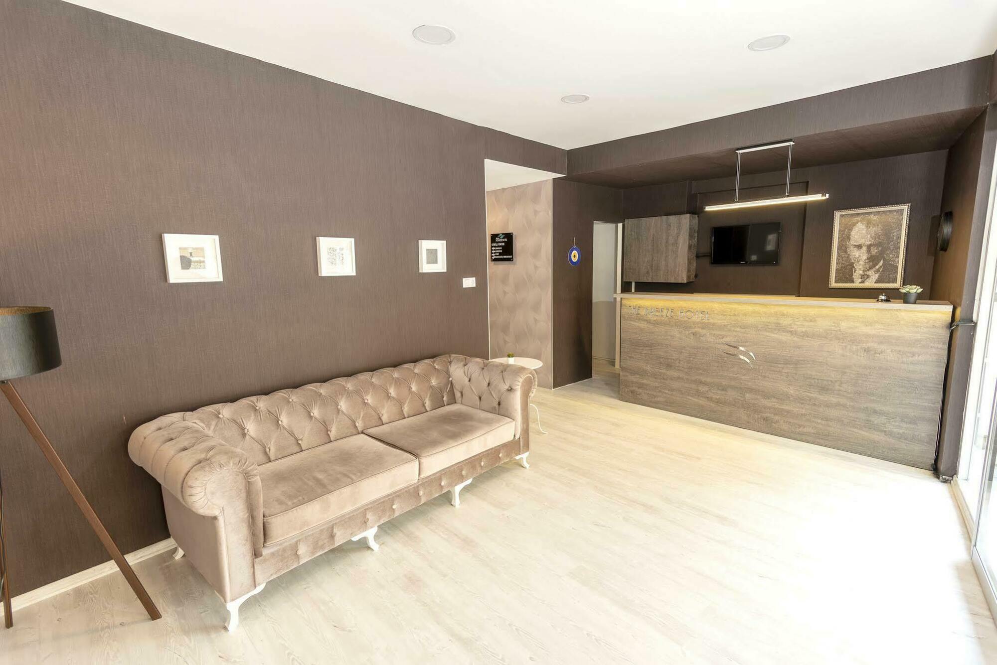 Hotel The Breeze